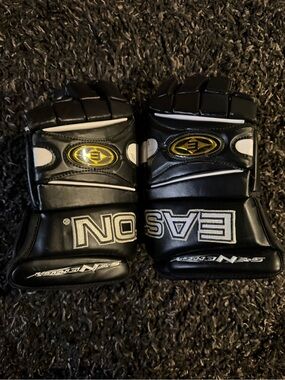 Easton 14” Hockey Gloves - Black / White